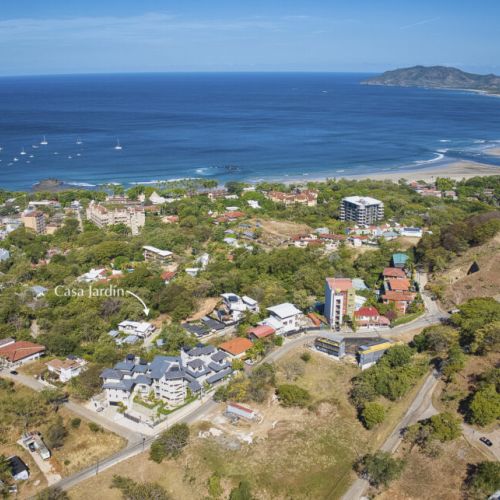 Casa Jardin is located in Tamarindo, 15 minute walking distance to the beach and close to the restaurants and shops.