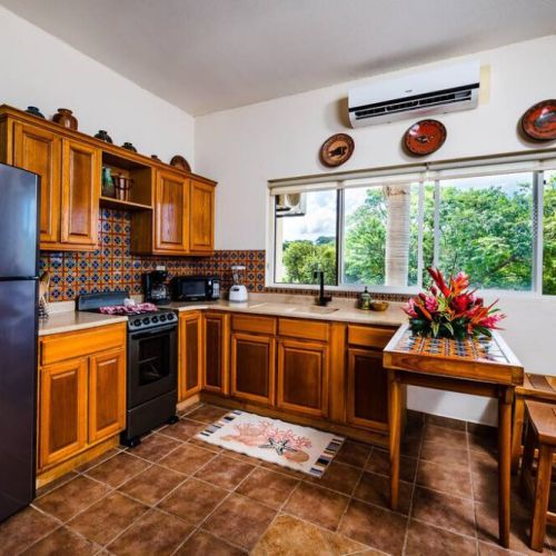 The warm and colorful kitchen will make you feel cozy!