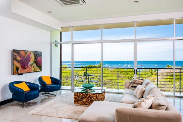 Magnificent ocean and sunset views in the most convenient location of town